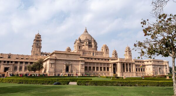 Day 4: Jodhpur Sightseeing + Drive to Udaipur – From Blue Walls to White Palaces - jodhpur-sightseeing-drive-to-udaipur-from-blue-walls-to-white-palaces-XGo3I0jV.jpg