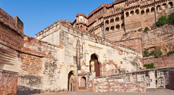 Day 4: Jodhpur Sightseeing + Drive to Udaipur – From Blue Walls to White Palaces - jodhpur-sightseeing-drive-to-udaipur-from-blue-walls-to-white-palaces-j388tQcM.jpg